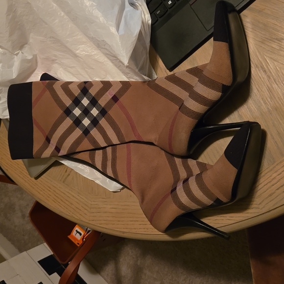 Burberry Vintage Dolman Check sock boots - Picture 9 of 13